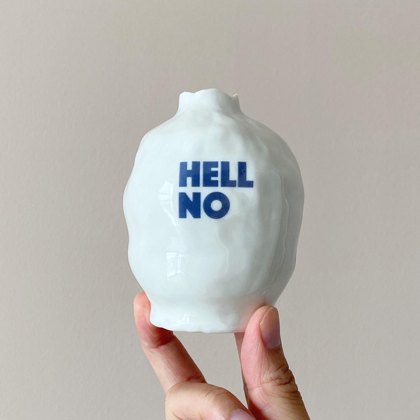 HELL NO KITTY Motif Vase 01