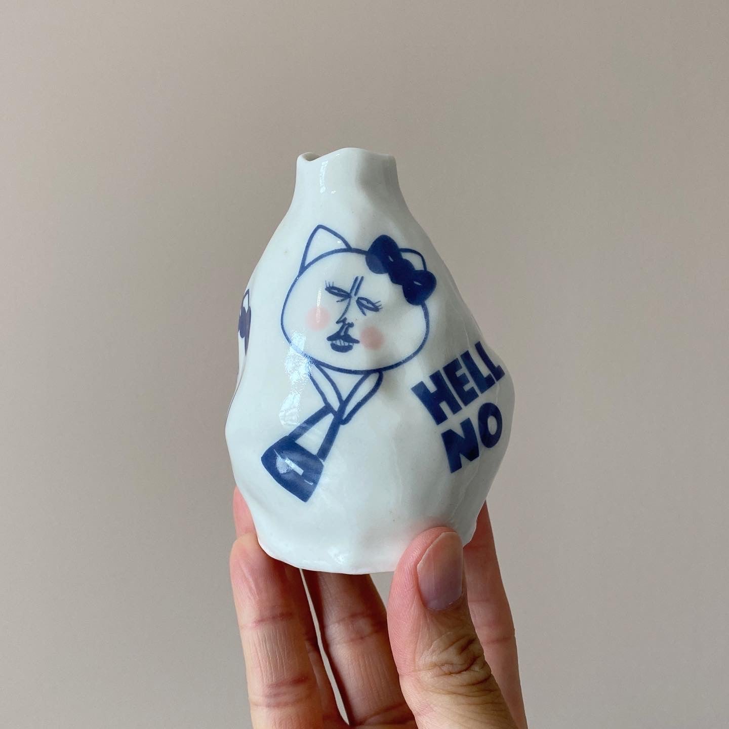 HELL NO KITTY Motif Vase 05