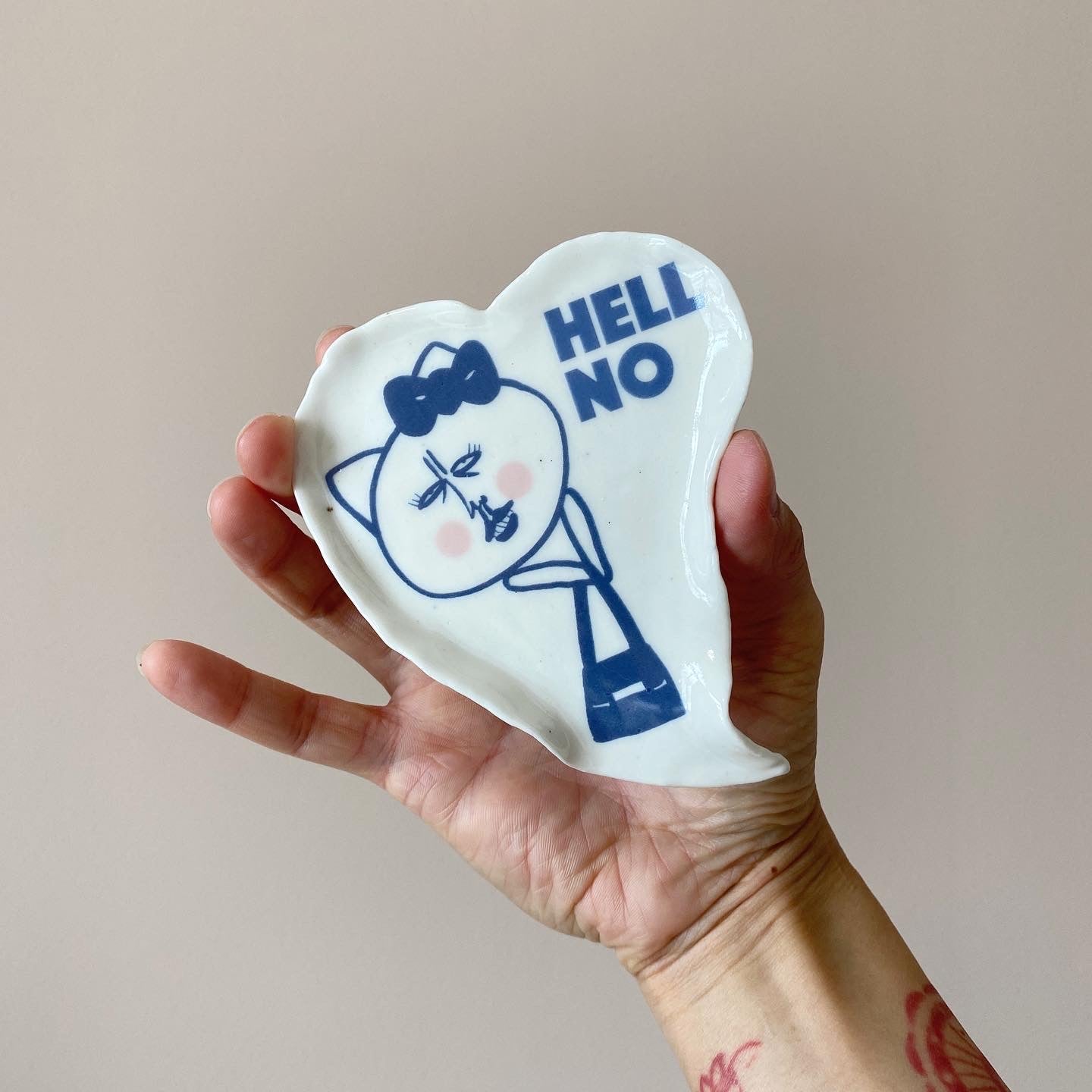 HELL NO KITTY Motif Heart Dish 04