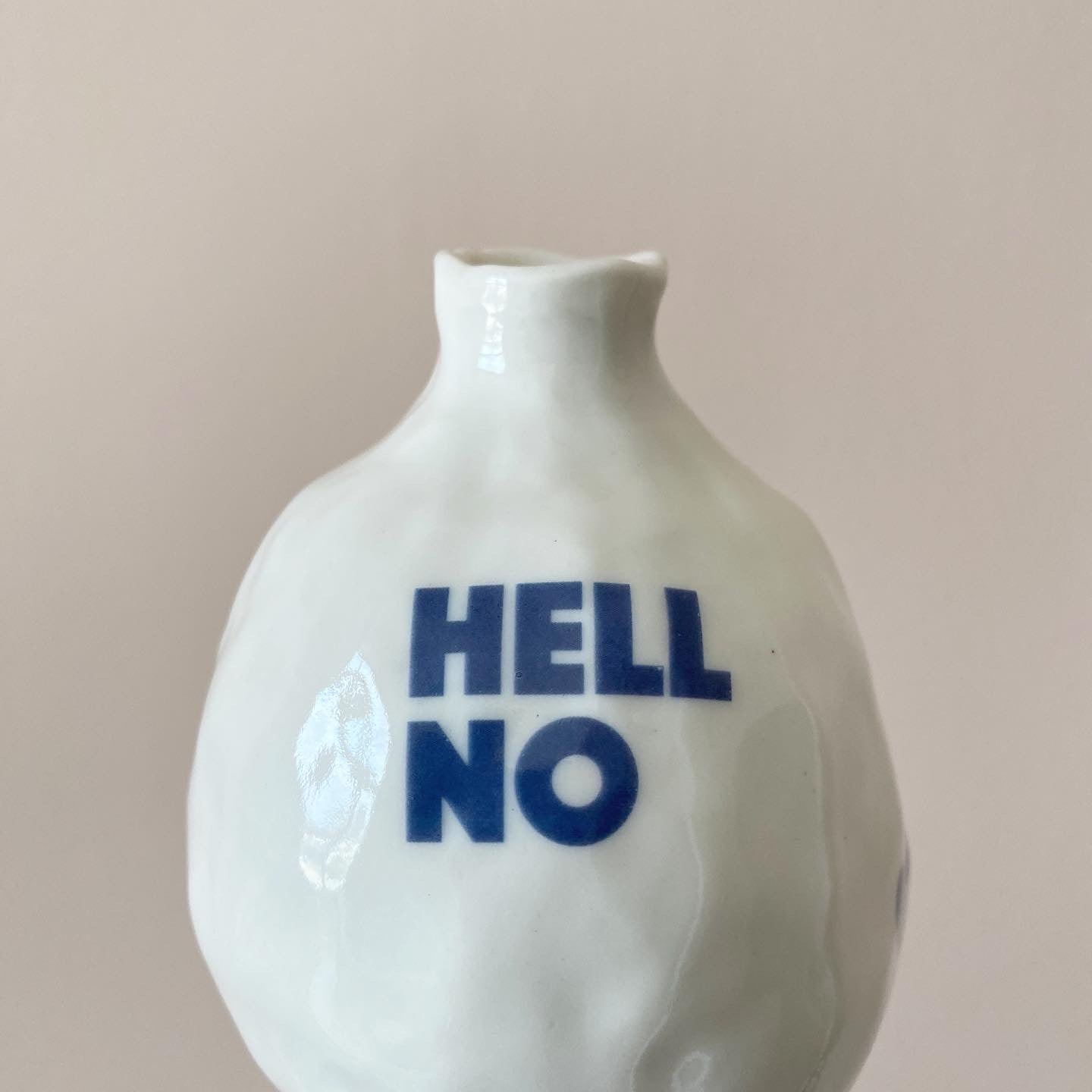 HELL NO KITTY Motif Vase 02