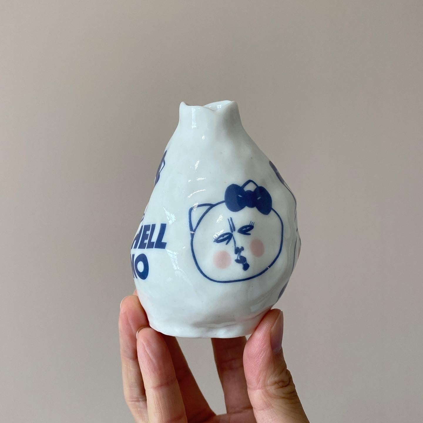 HELL NO KITTY Motif Vase 05