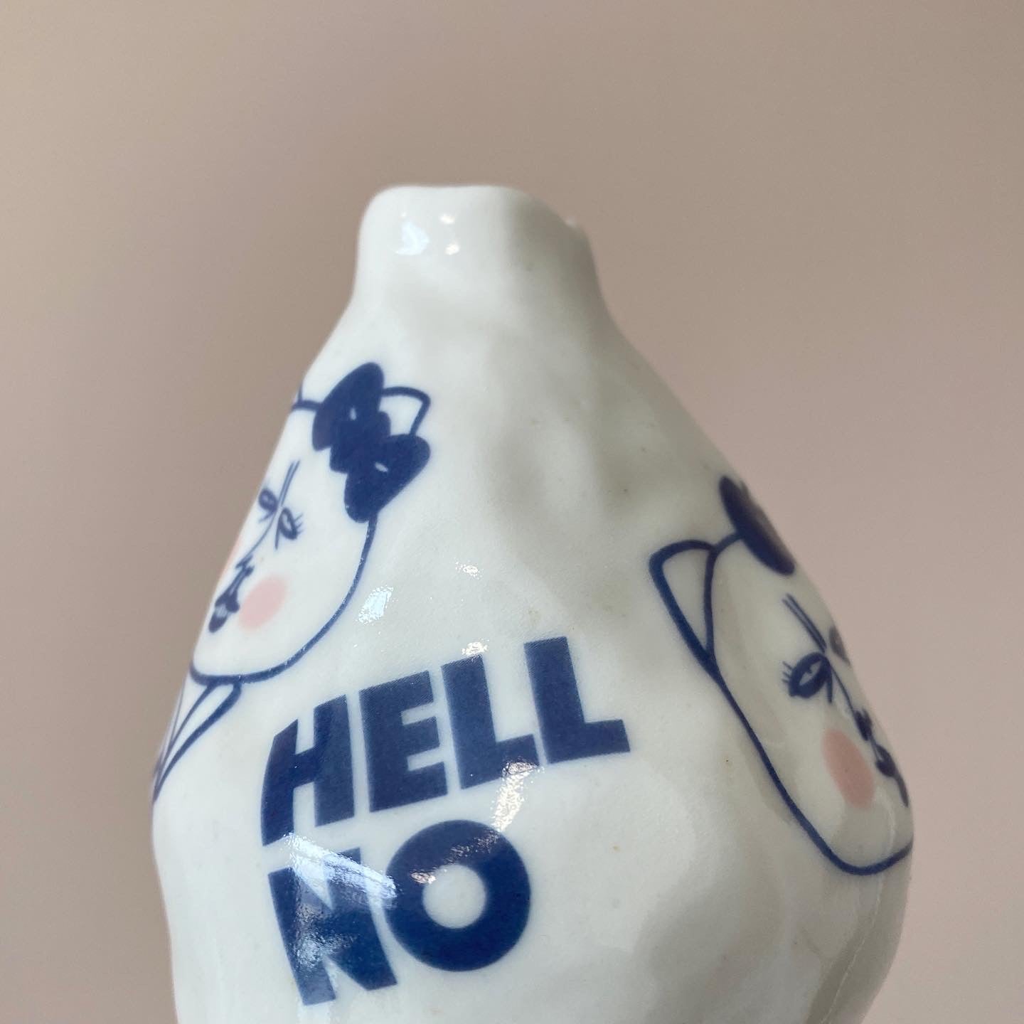 HELL NO KITTY Motif Vase 05
