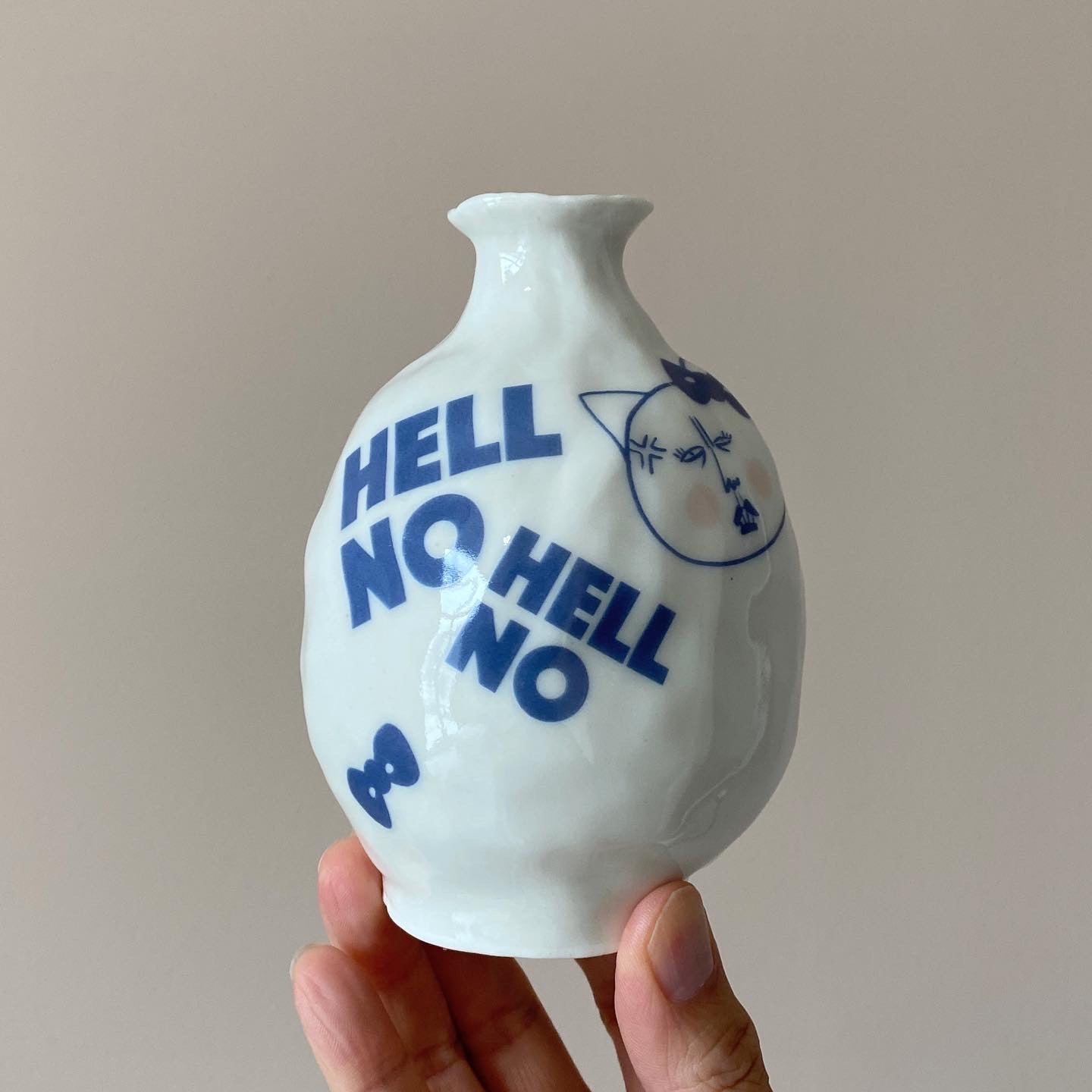 HELL NO KITTY Motif Vase 06