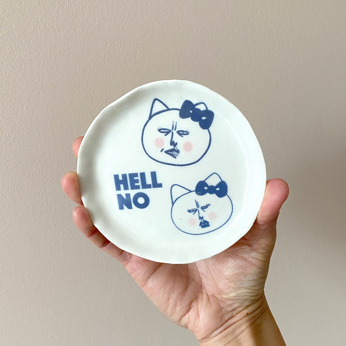 HELL NO KITTY Motif Dish 04